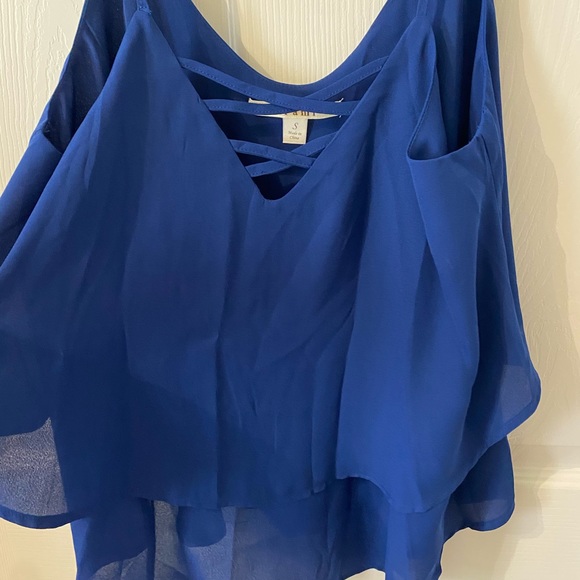 Blue flowy top full length - Picture 2 of 4